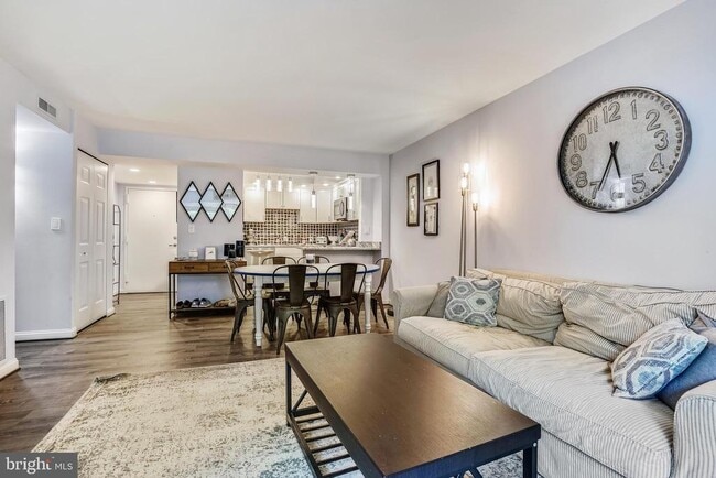 7621 Provincial Dr in McLean, VA - Building Photo - Building Photo