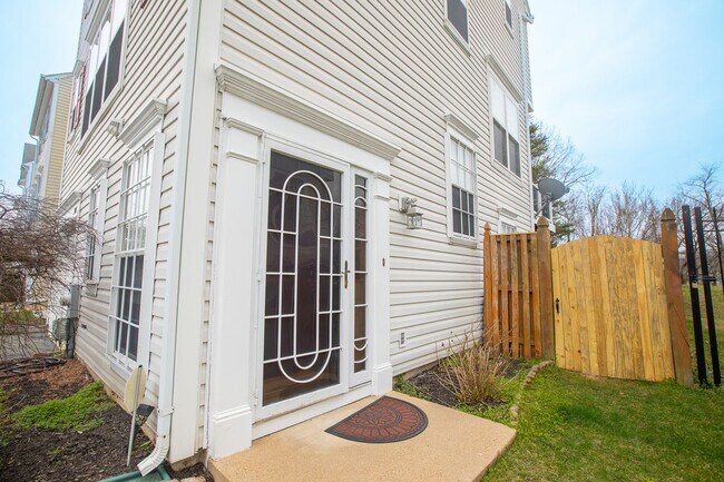 property at 2001 Trenton Pl SE