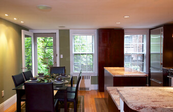 33 Gray St, Unit 1 in Boston, MA - Foto de edificio - Building Photo