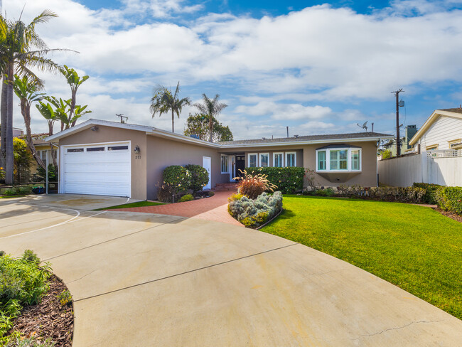 217 Via Buena Ventura in Redondo Beach, CA - Building Photo - Building Photo