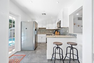 716 NE 17th Rd in Fort Lauderdale, FL - Building Photo - Building Photo
