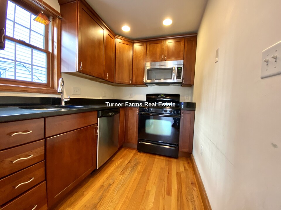 241 W 3rd St, Unit 2 in Boston, MA - Building Photo