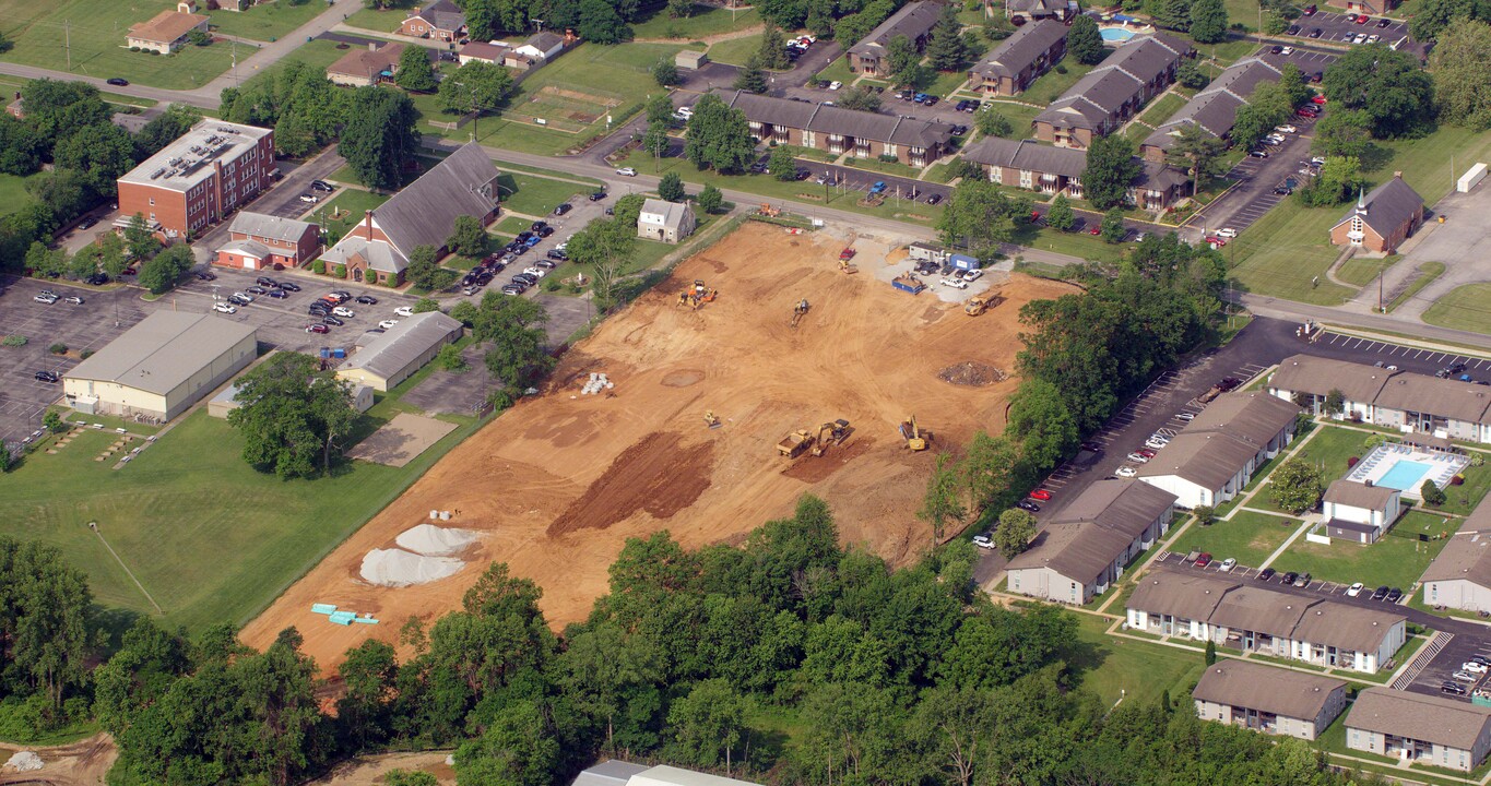 Flats at Bardstown in Louisville, KY - Building Photo