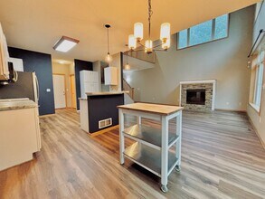 60x Crane Creek Ln in Eagan, MN - Building Photo - Building Photo