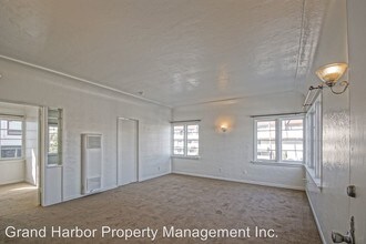 700 S Catalina Ave in Redondo Beach, CA - Building Photo - Building Photo