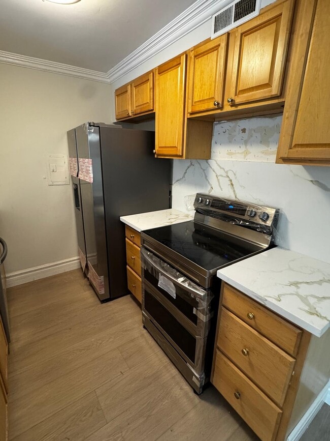 5460 White Oak Ave, Unit Unit D106 in Encino, CA - Foto de edificio - Building Photo