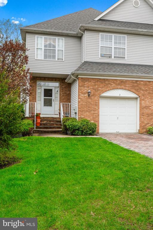 property at 3 Keats Ct
