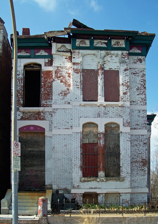 1525 Bremen Ave in St. Louis, MO - Foto de edificio - Building Photo