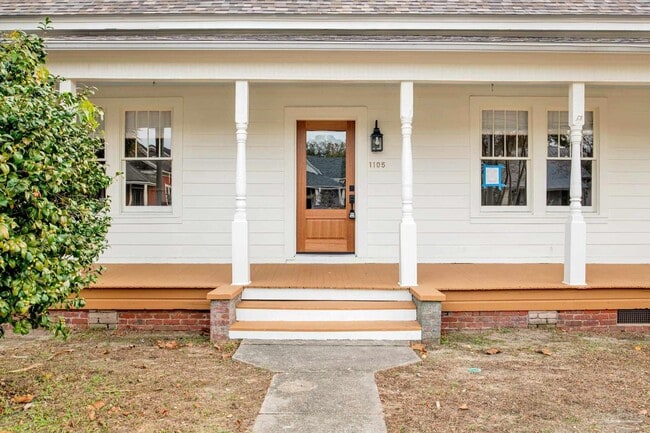 1105 E Jackson St in Pensacola, FL - Building Photo - Building Photo