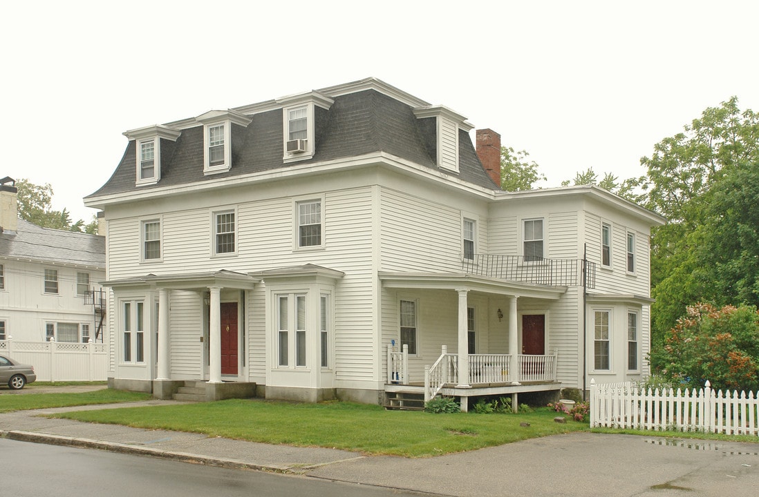 10 Abbott St in Nashua, NH - Building Photo