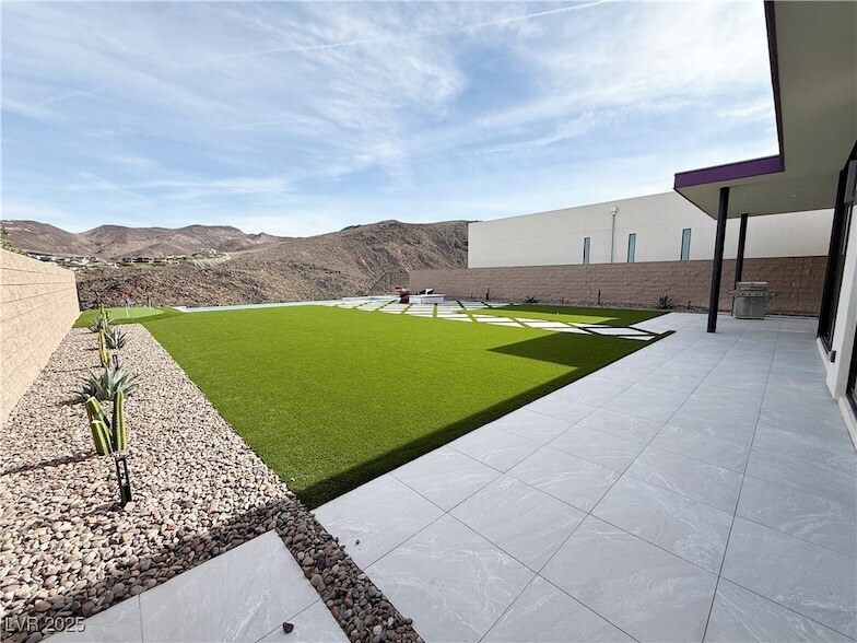 702 Blackrock Rim Dr in Henderson, NV - Foto de edificio