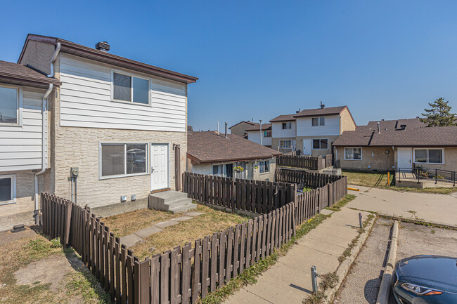 Lymburn I in Edmonton, AB - Building Photo - Building Photo