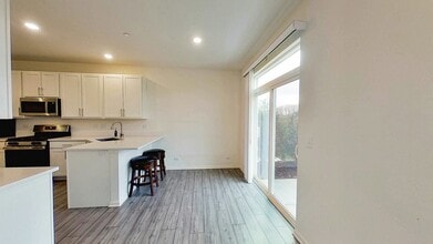 2009 Stuttle Rd in Batavia, IL - Building Photo - Building Photo