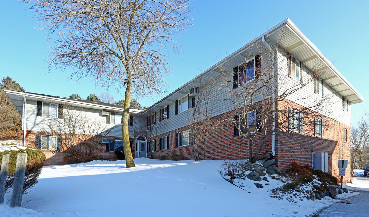 Honeysuckle Apartments in Hartford, WI - Building Photo