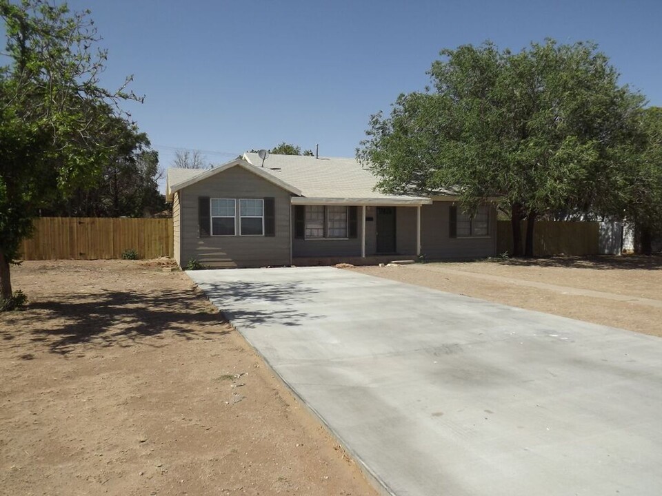 4406 18th St in Lubbock, TX - Building Photo