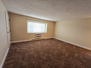 725 Broad St, Unit 10 in Weymouth, MA - Foto de edificio - Building Photo