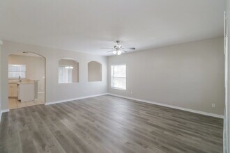 605 Back Water Ct in Valrico, FL - Building Photo - Building Photo