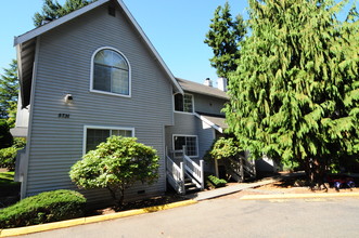 Village Townhouses in Lynnwood, WA - Building Photo - Building Photo