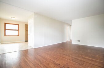 1421 Pennelwood Dr in Toledo, OH - Building Photo - Building Photo