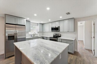 1498 Ohio Ave NE in St. Petersburg, FL - Building Photo - Building Photo