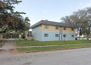 Stanley Terrace Apartments in Deerfield Beach, FL - Building Photo - Building Photo