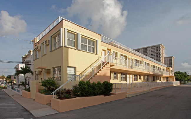 Nautiluis in Hollywood, FL - Building Photo - Building Photo