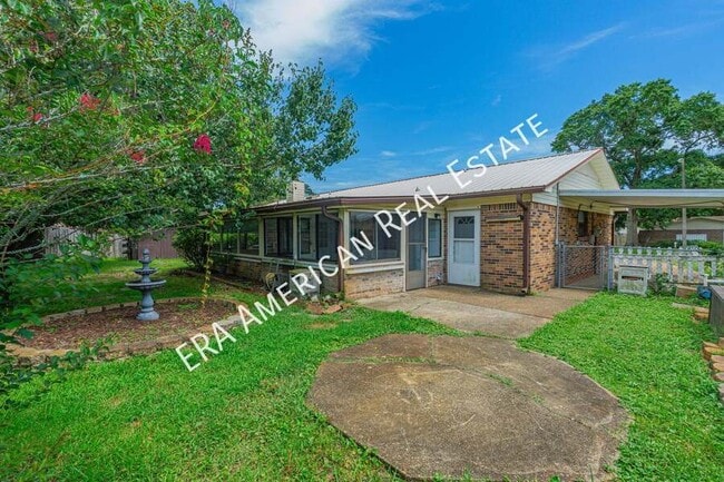 1111 Coral Dr in Niceville, FL - Building Photo - Building Photo