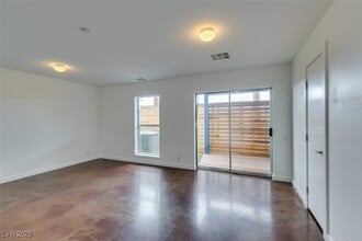 1194 Carson Ave in Las Vegas, NV - Building Photo - Building Photo