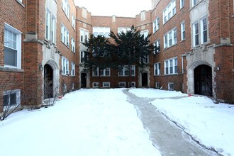 1825-1839 W Foster Ave in Chicago, IL - Foto de edificio - Building Photo