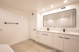 339 N Palm Dr in Beverly Hills, CA - Building Photo - Building Photo