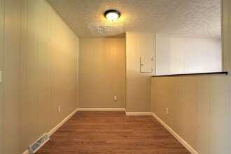 405 Cypress St-Unit -405 Cypress St #10 in Bristol, TN - Foto de edificio - Building Photo