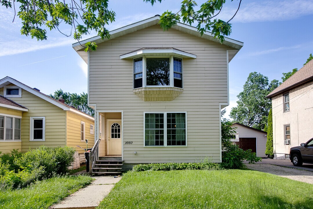 1660 Hewitt Ave in St. Paul, MN - Building Photo