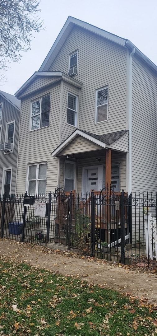 1626 N Washtenaw Ave, Unit 2F