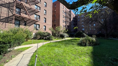 Lincoln Gardens in Flushing, NY - Building Photo - Building Photo