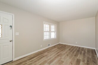 3276 Elm St in College Park, GA - Building Photo - Building Photo