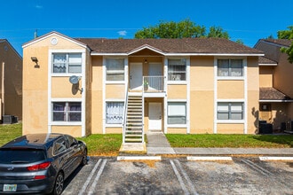 St. Charles Place in Miramar, FL - Building Photo - Building Photo