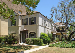 426 N Maple Dr in Beverly Hills, CA - Building Photo - Building Photo