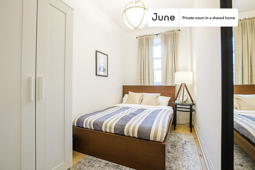 Private bedroom in 5 bed/1 bath Home in New York, NY - Building Photo