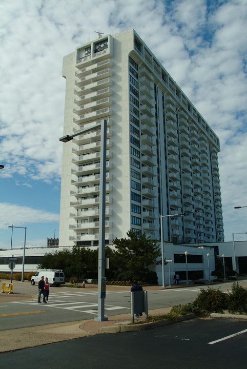 Oceans Condominium in Virginia Beach, VA - Building Photo