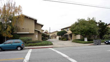 Santa Maria Townhomes in Castro Valley, CA - Foto de edificio - Building Photo