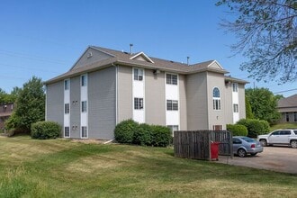 402 Peterson St in Iowa City, IA - Building Photo - Building Photo