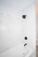 72 Hall St in Springfield, MA - Foto de edificio - Building Photo