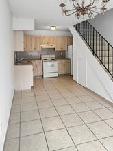 1560 NW 15th Street Rd in Miami, FL - Foto de edificio - Building Photo