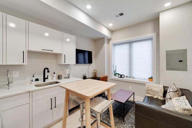 2301 Ontario Rd NW in Washington, DC - Building Photo - Building Photo