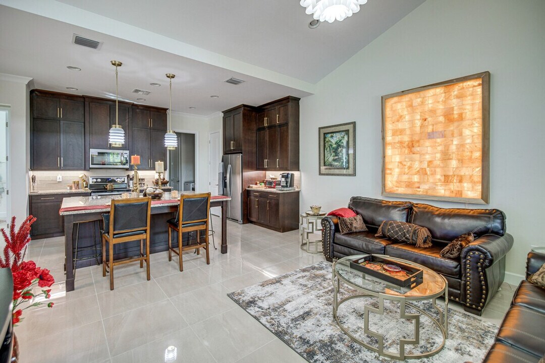 7204 Cayo Coco Ln, Unit ID1306991P in Naples, FL - Foto de edificio