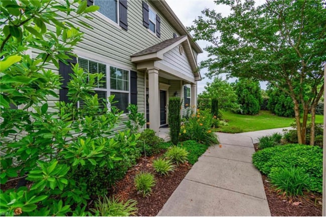 property at 1752 Halesworth Ln