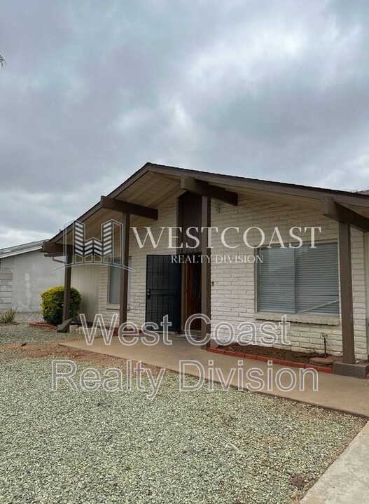 27761 Sun City Blvd in Menifee, CA - Foto de edificio