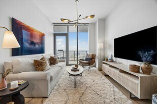 44 East Ave in Austin, TX - Building Photo