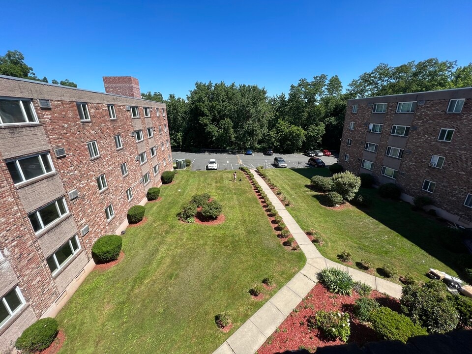 Concord Hills Apartments in Hartford, CT - Building Photo