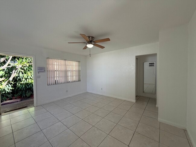 2515 McKinley St, Unit Rear in Hollywood, FL - Building Photo - Building Photo